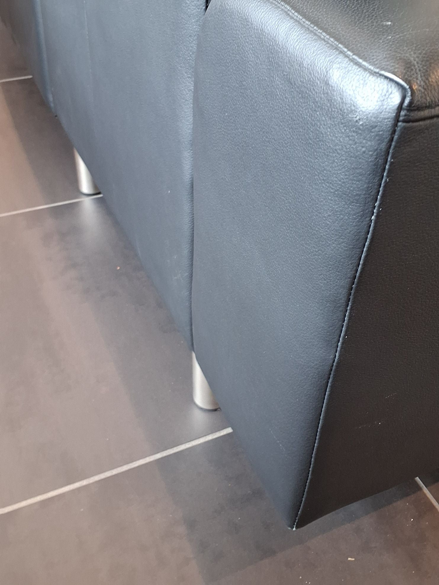 Hjørnesofa i sort læder