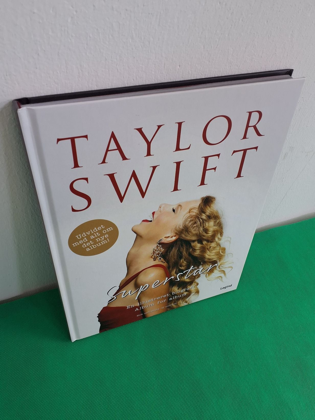 Bog: Taylor Swift "Superstar"