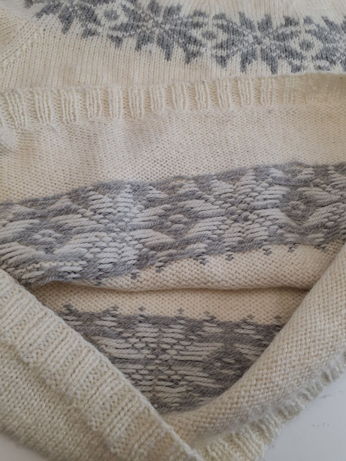 Hjemmestrikket Sweater