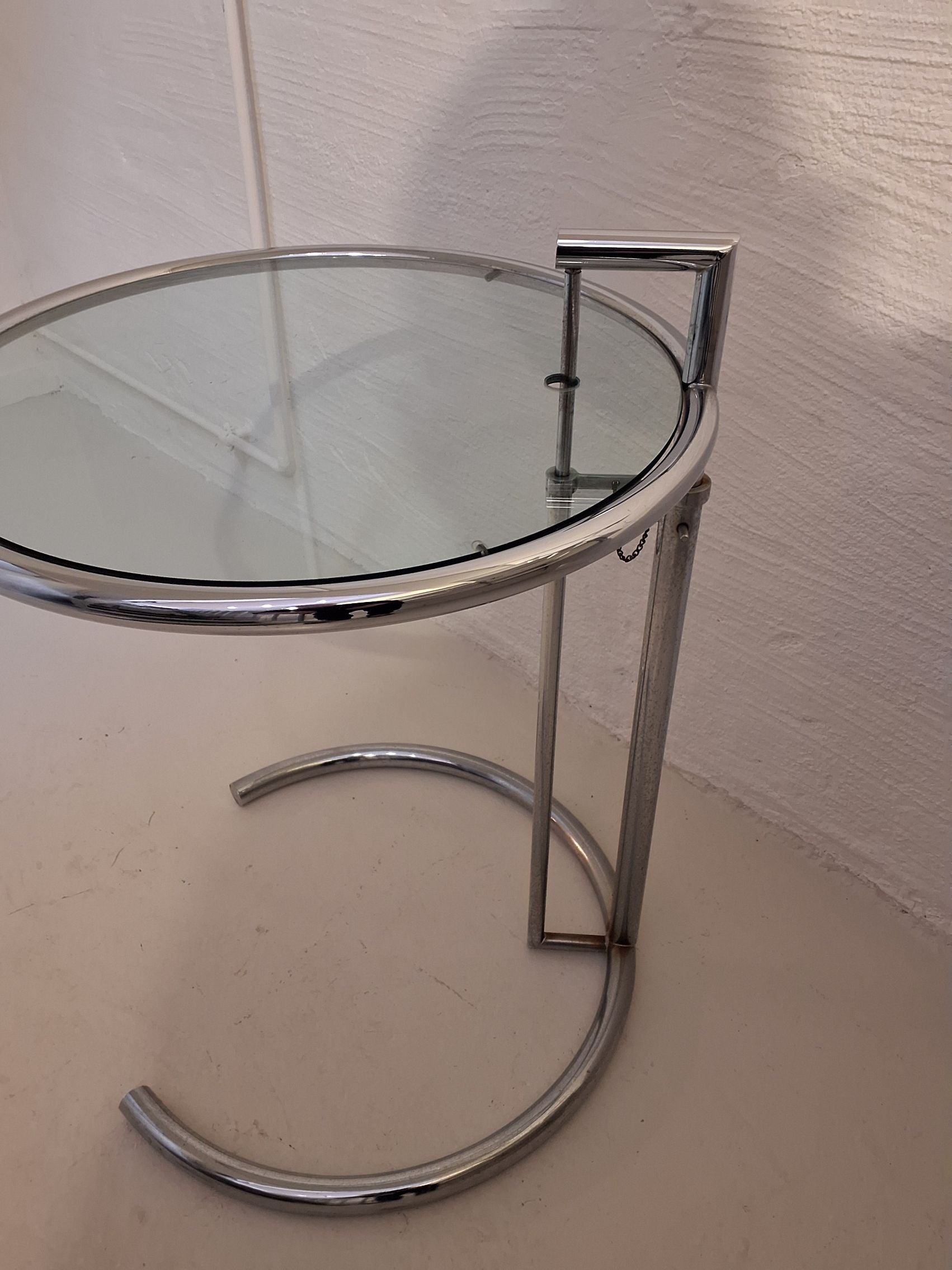 Eileen Gray sidebord