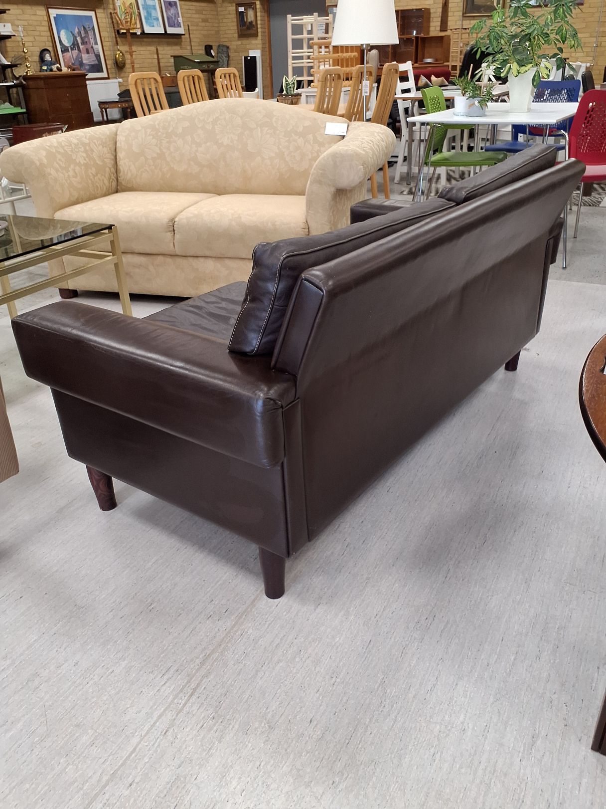 Lille brun lædersofa