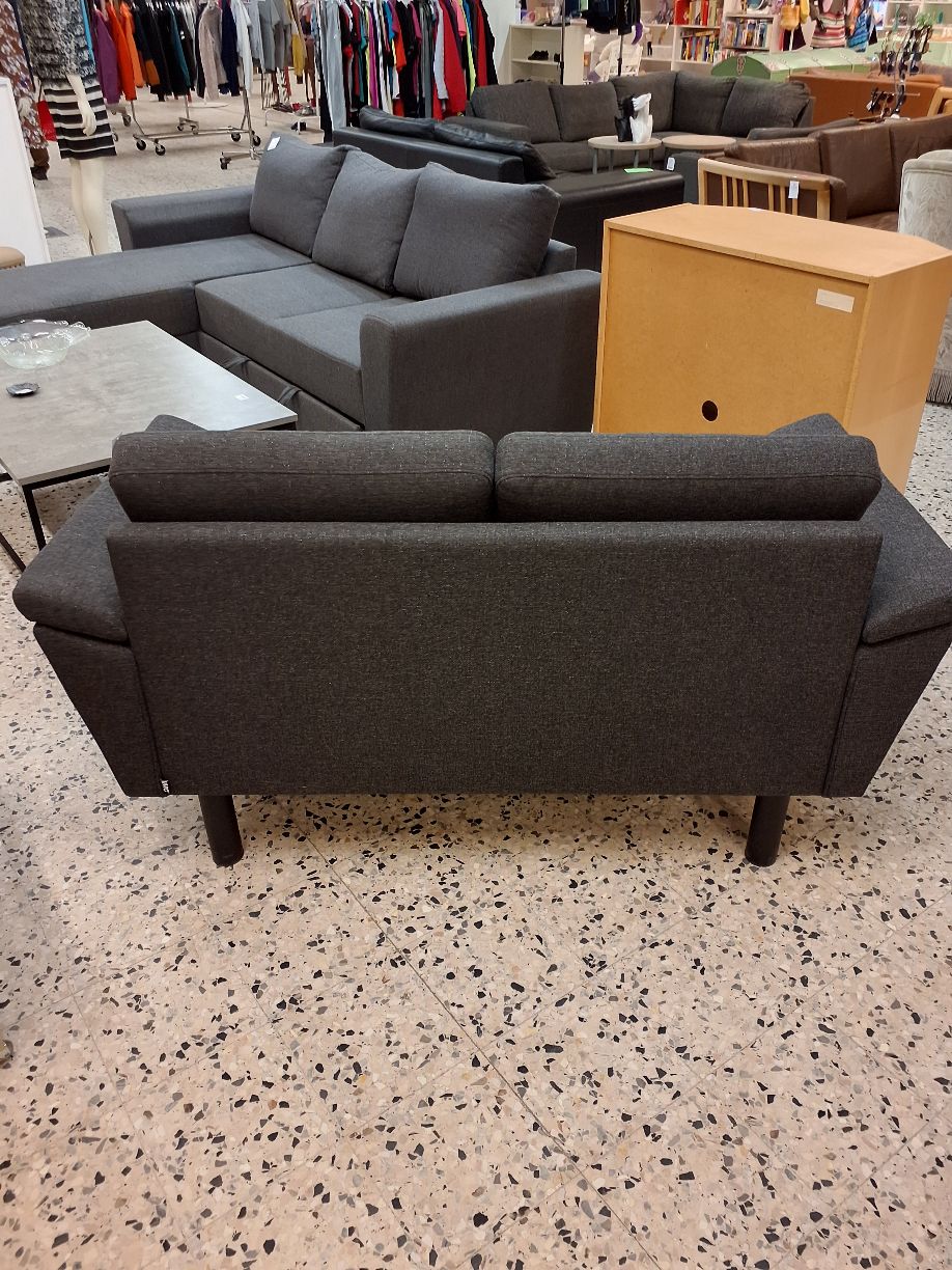 2 personers sofa grå