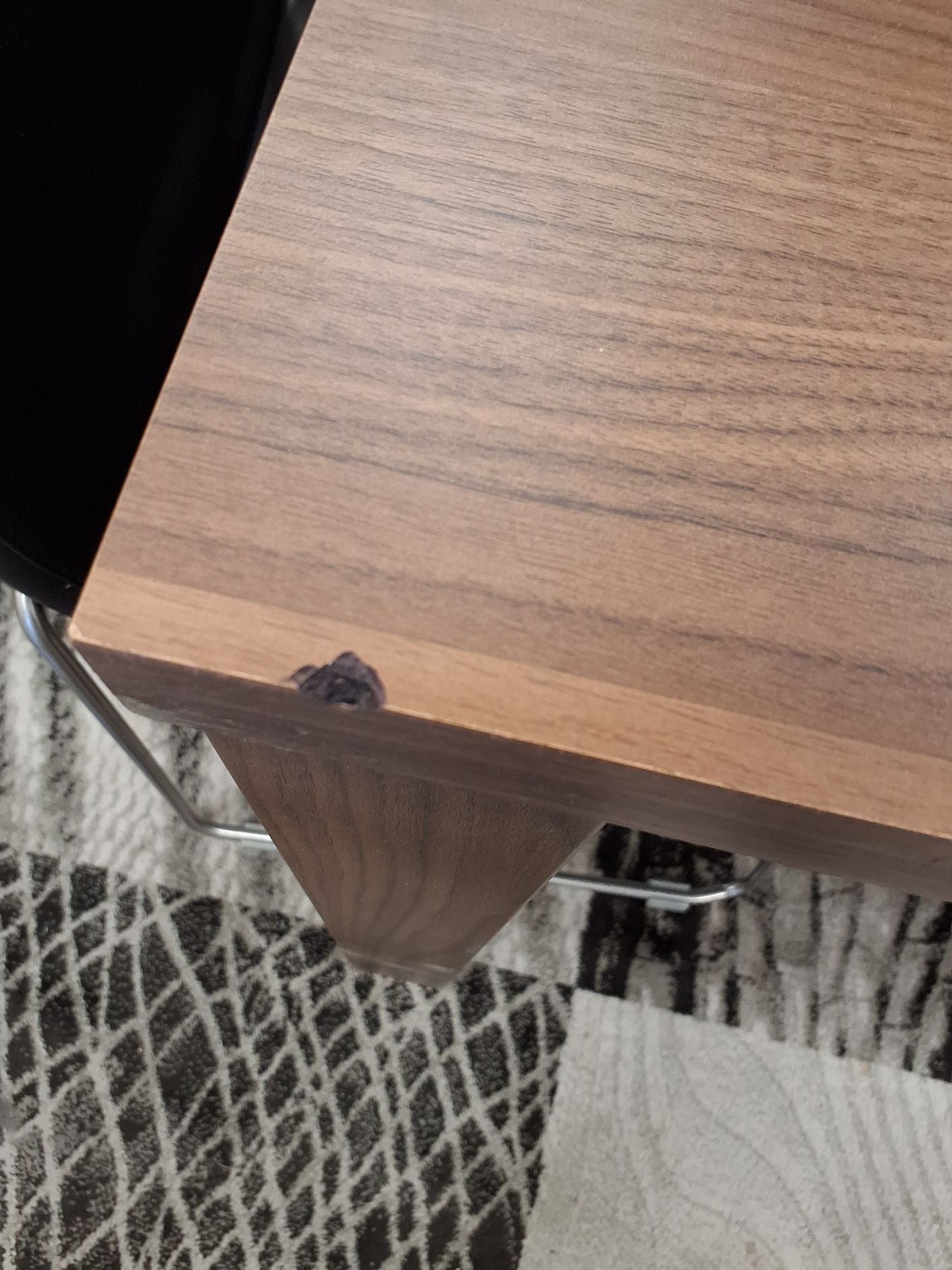 Brun spisebord med 1 plade