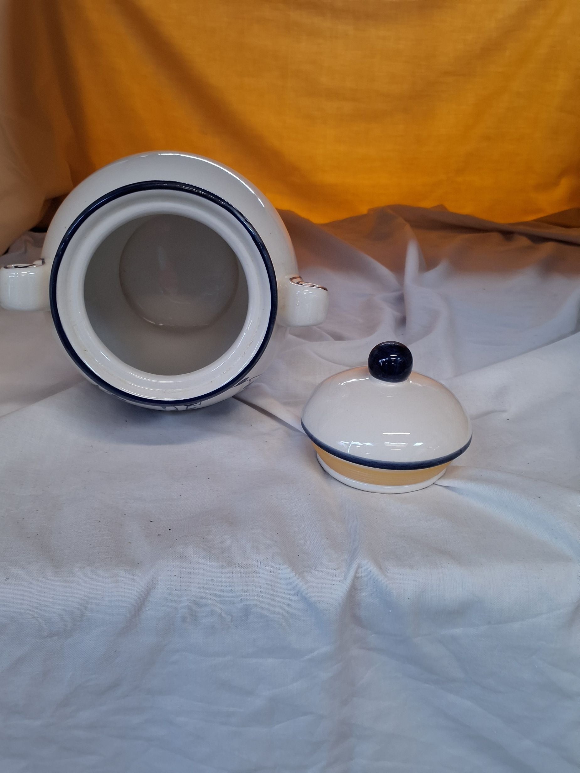 Porcelænskrukke med låg