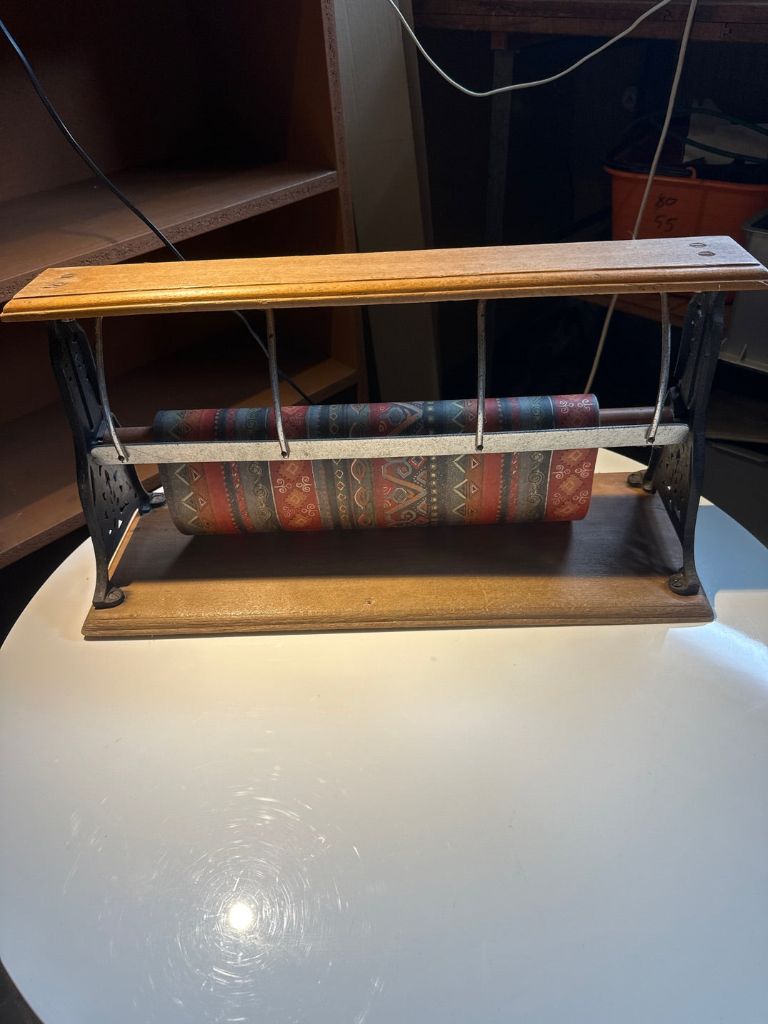 Indpakningspapirholder