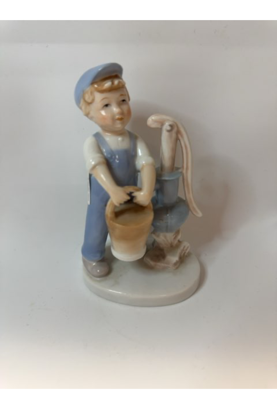 Figur dreng med spand