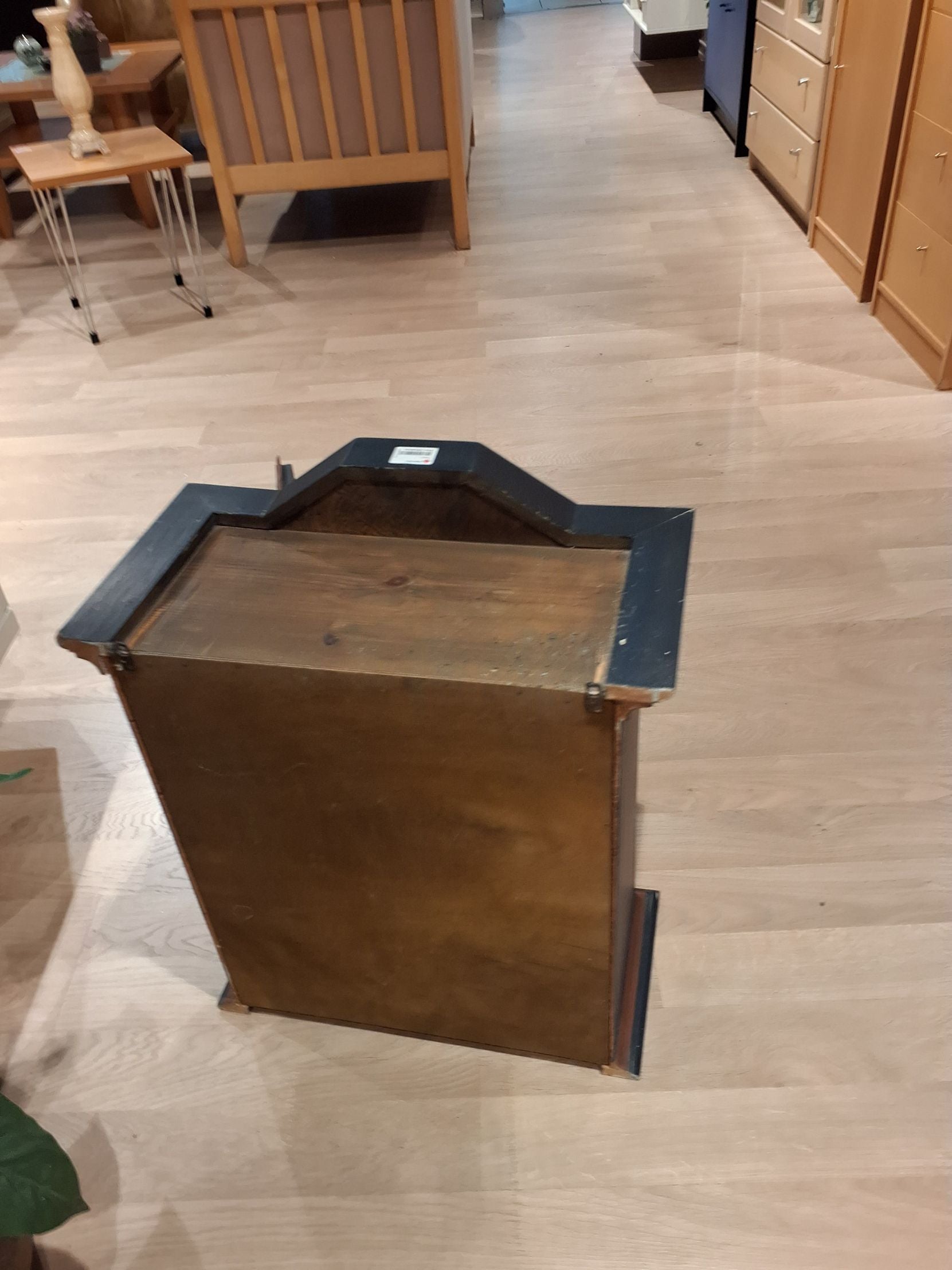 Flot gammel tobakskab