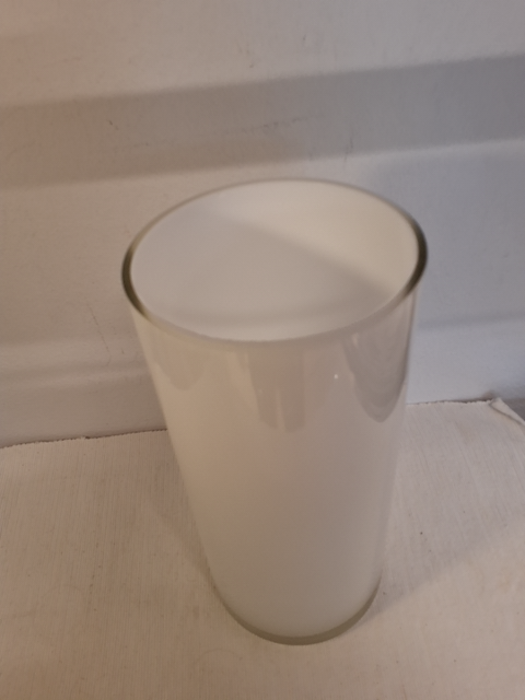 Cylindrisk hvid vase