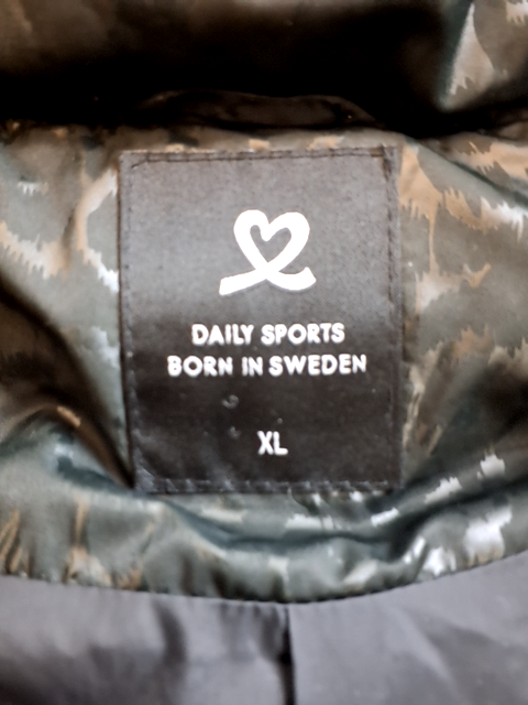 Daisy sports Born in Sweden dun Vest