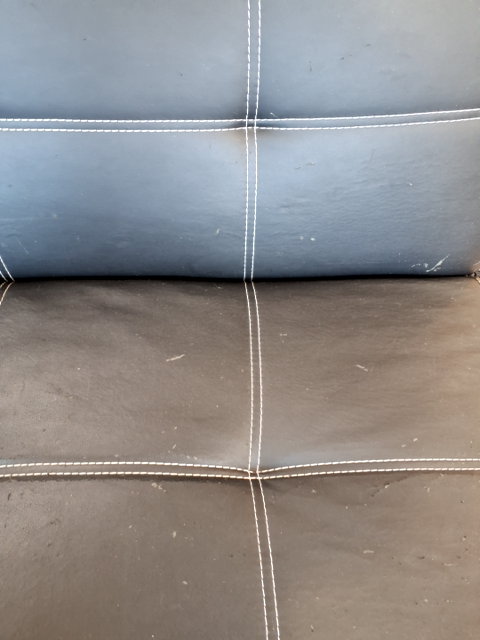 Sovesofa i kunstlæder sort.