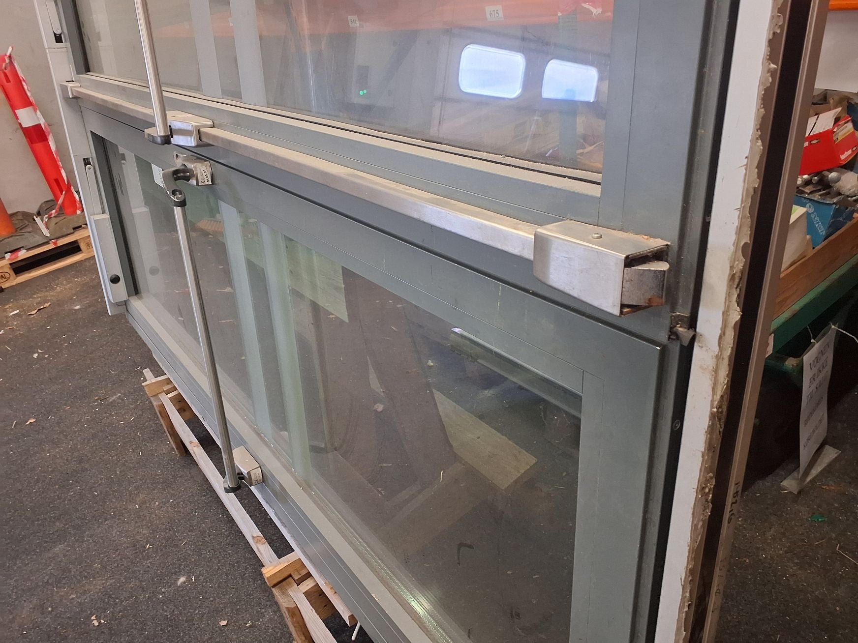 Dørparti i aluminium