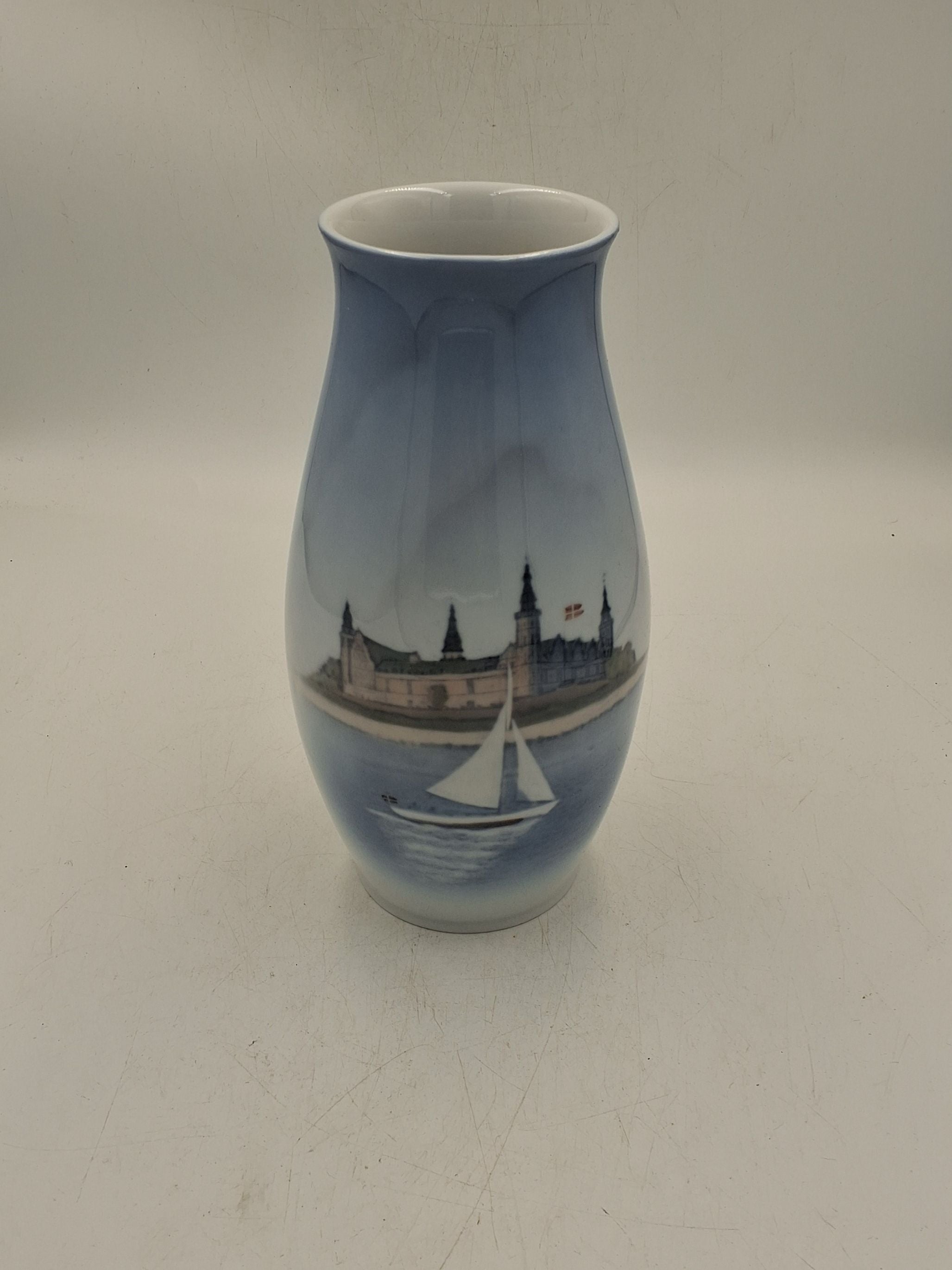 B&G vase nr. 1302/6247