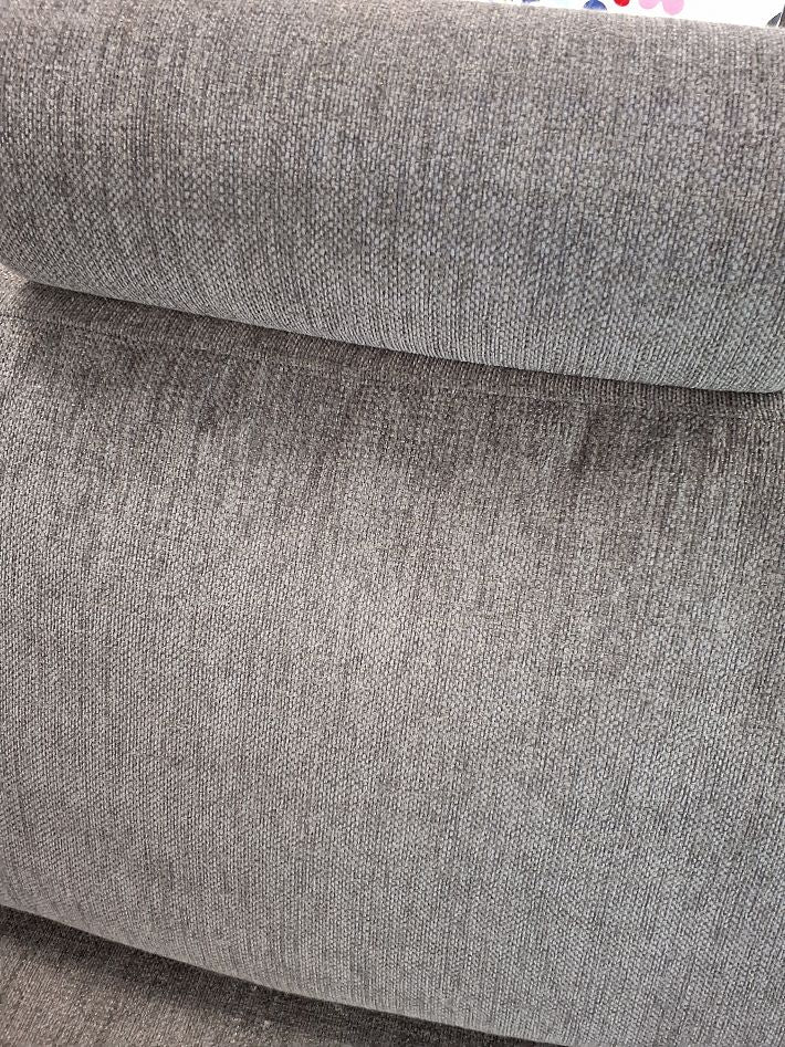 Stor hjørnesofa med flytbare nakkestøtter