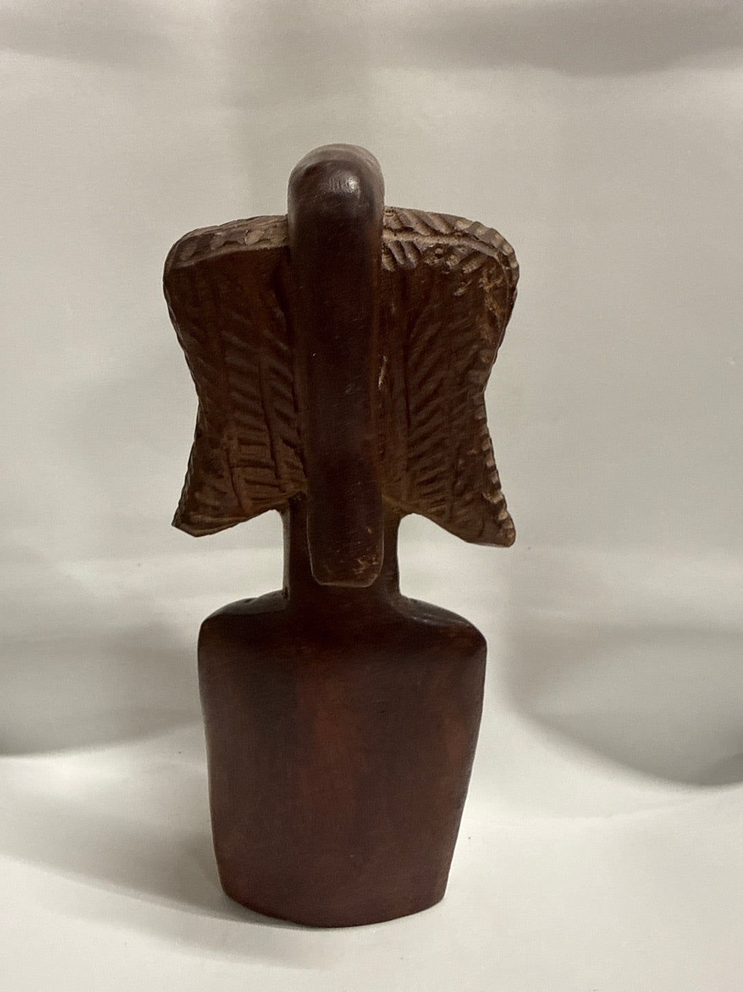 Håndskåret figur