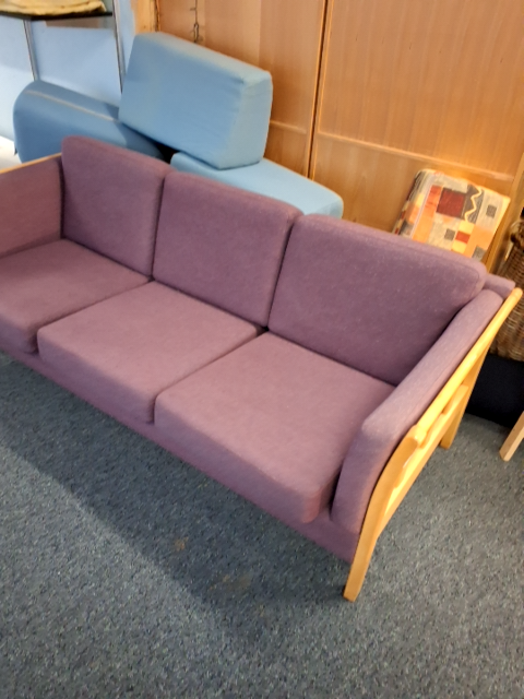 Flot lilla sofa