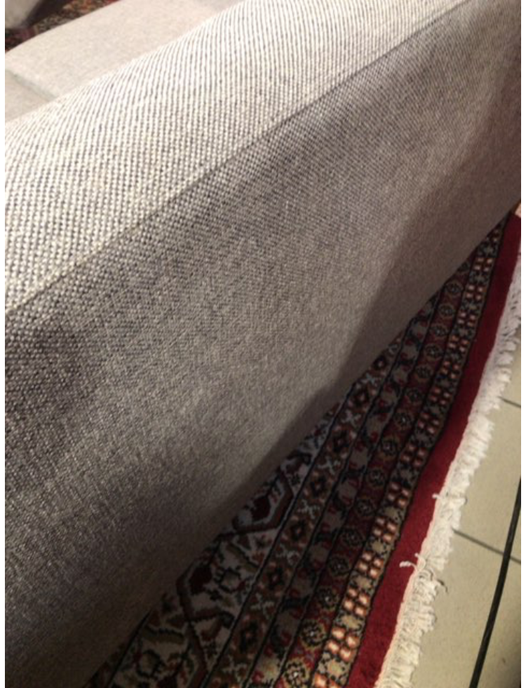 Sofa med grå polster