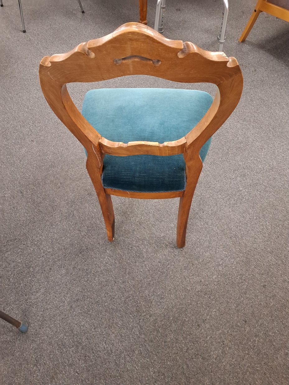 Vintage stol i massi t træ
