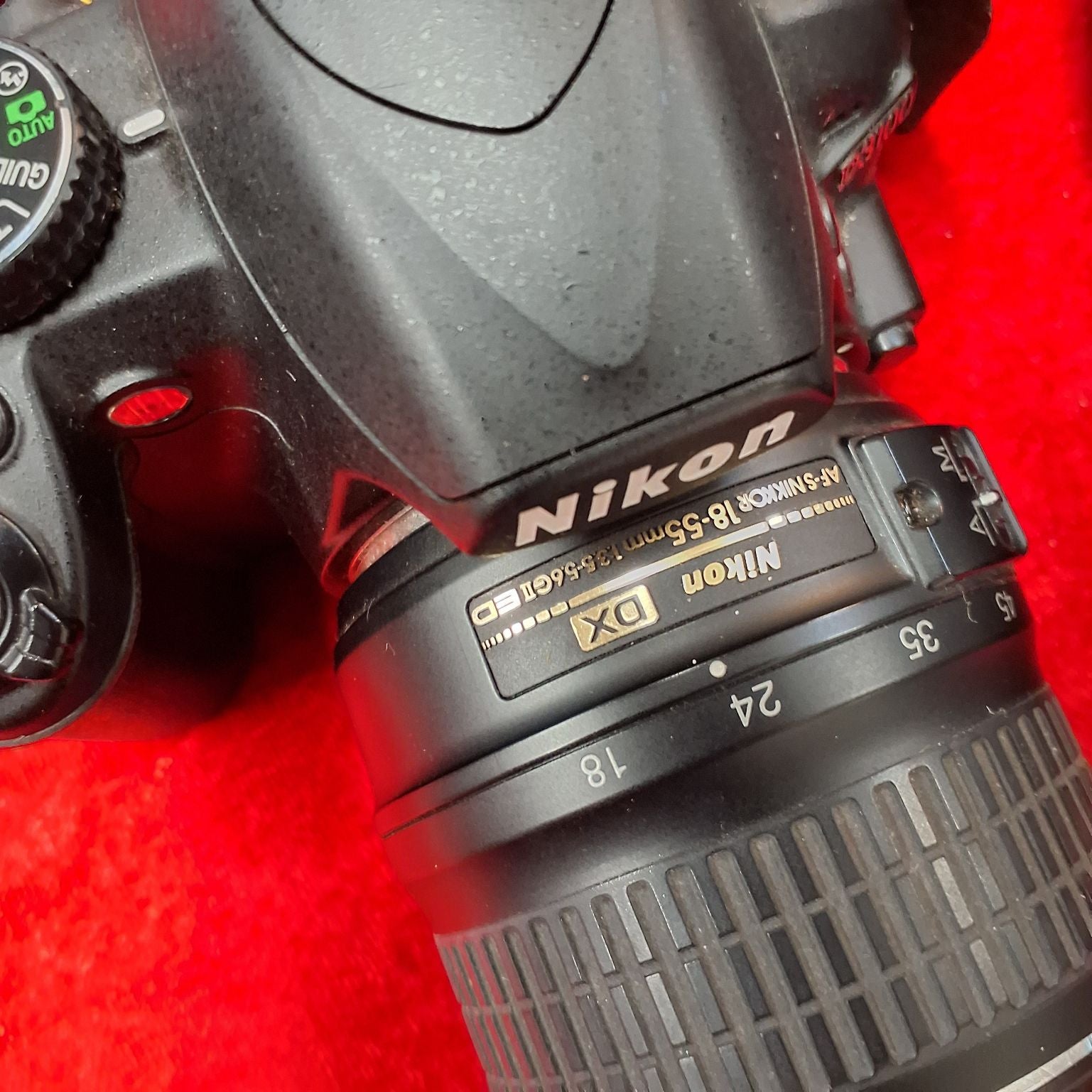 Nikon apperat med 2 linser og batterioplader