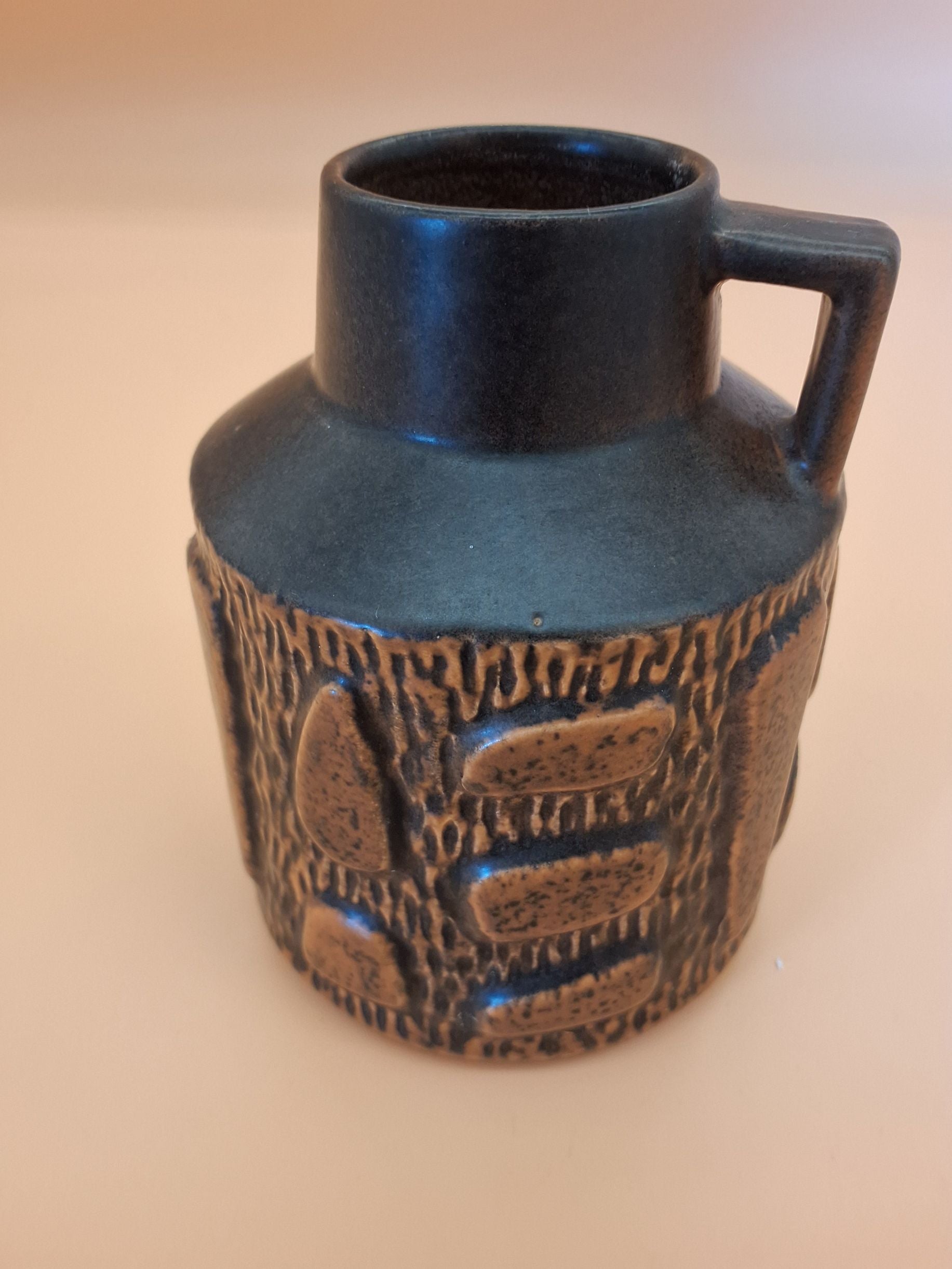 Johgus Bornholm vase/kande nr 83.