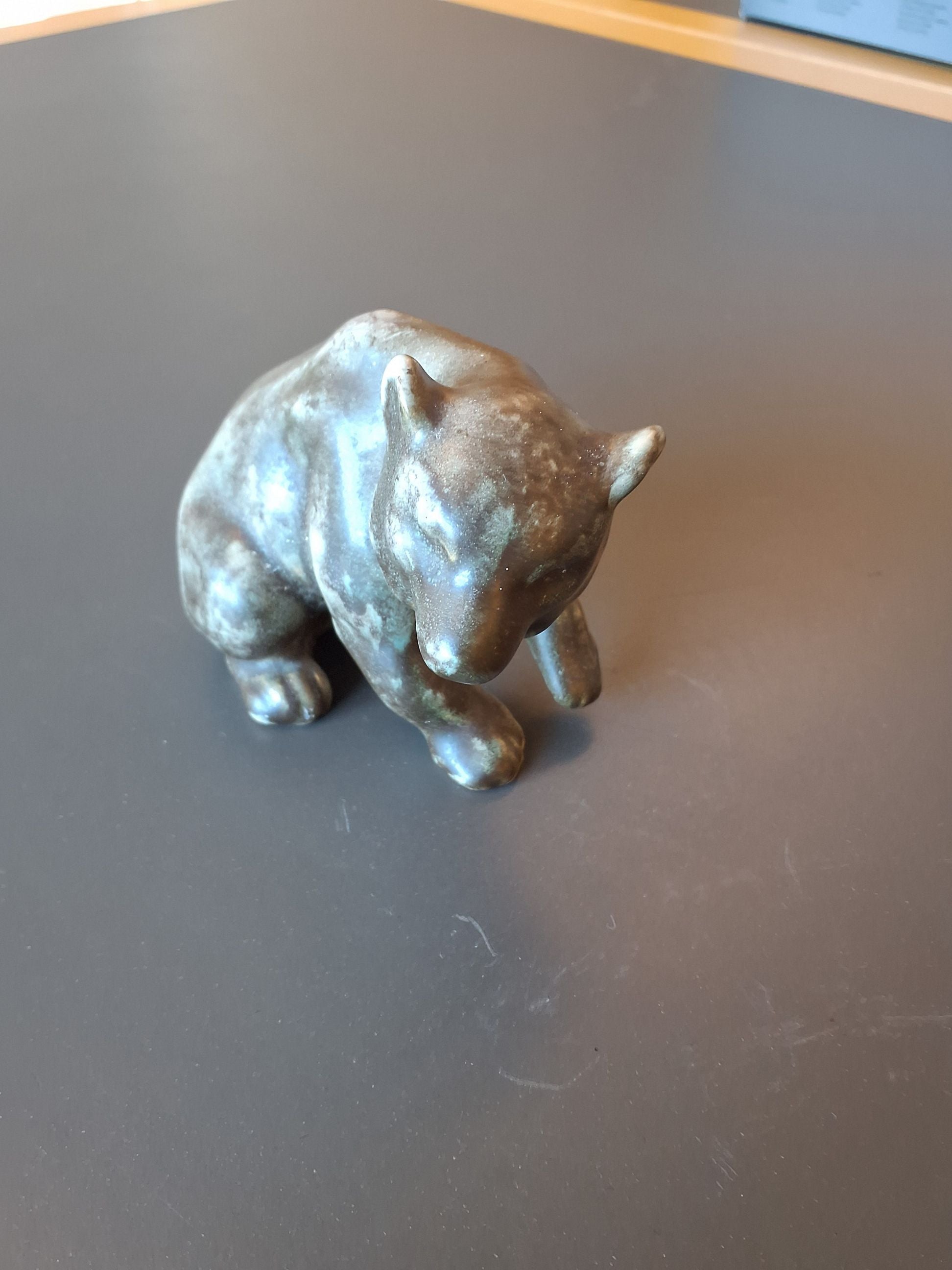 Keramik Johgus Bornholm bamse nr 23.