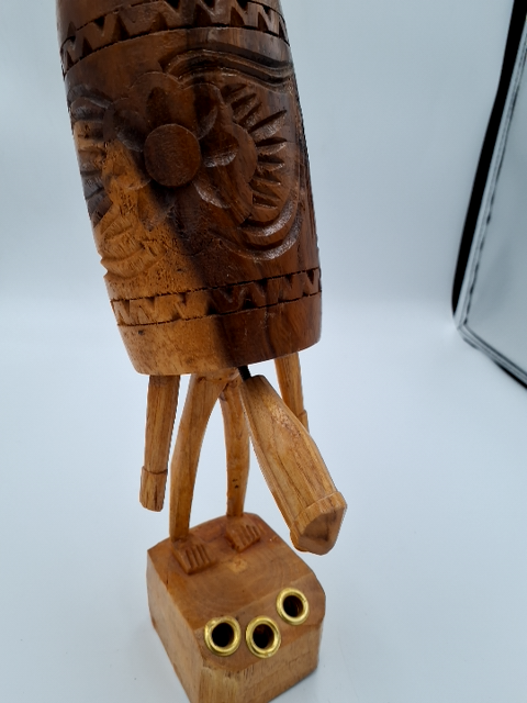 Træskulptur - mand i tønde