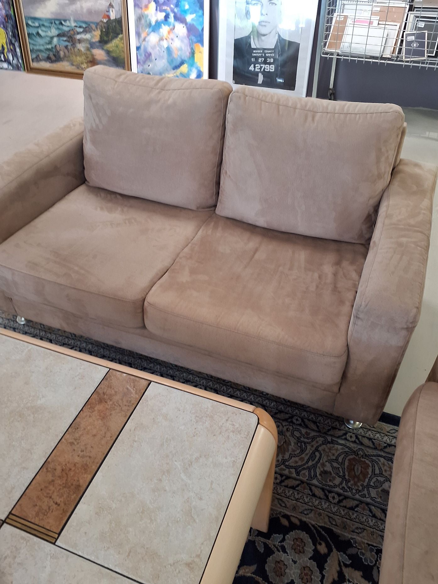 2 pers. Sofa med fløjsblød materiale