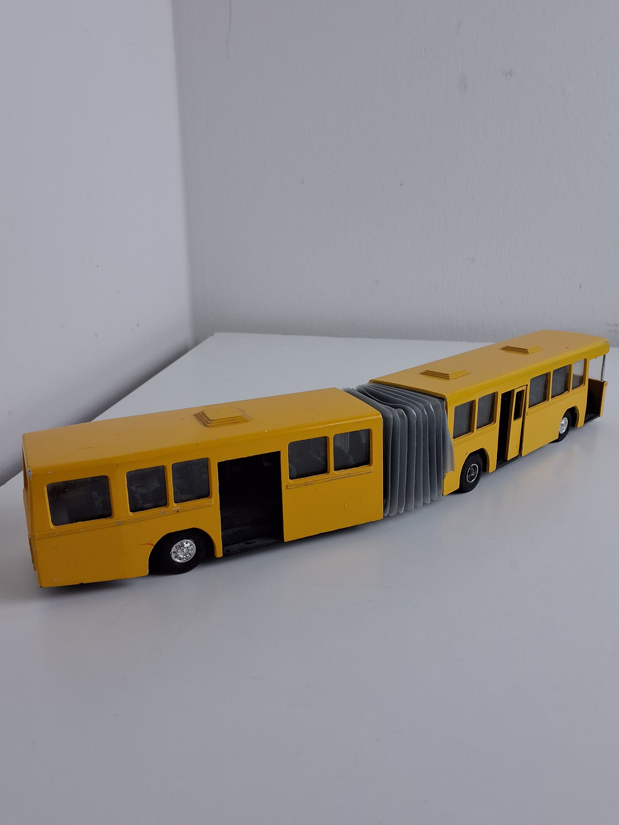 Modelbus Volvo B10M Obs