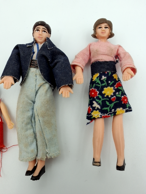 4 stk. Dukker til dukkehus, lundby