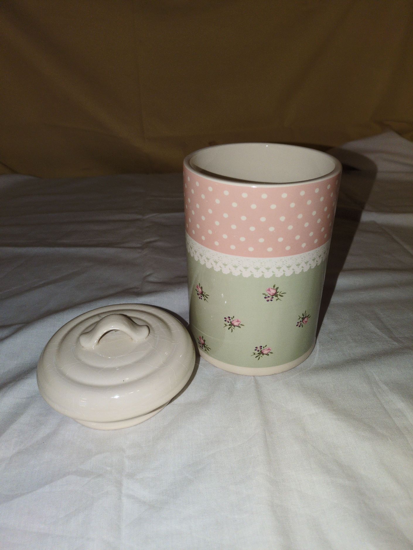 Porcelæns krukke med låg