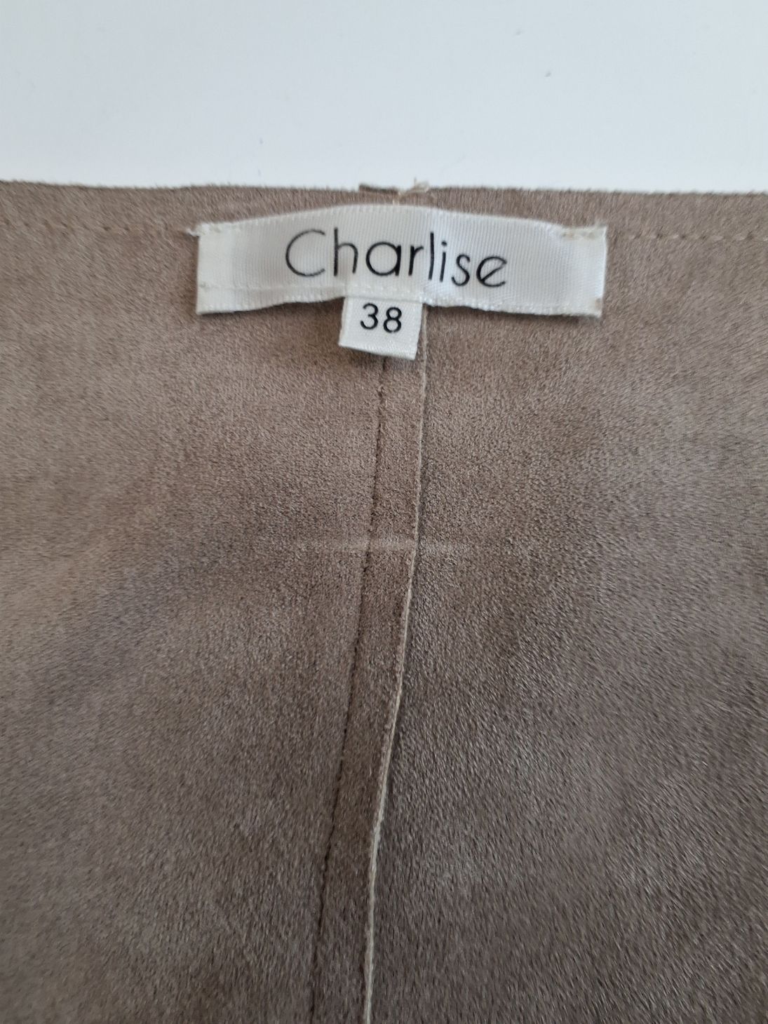 Charlise Jakke