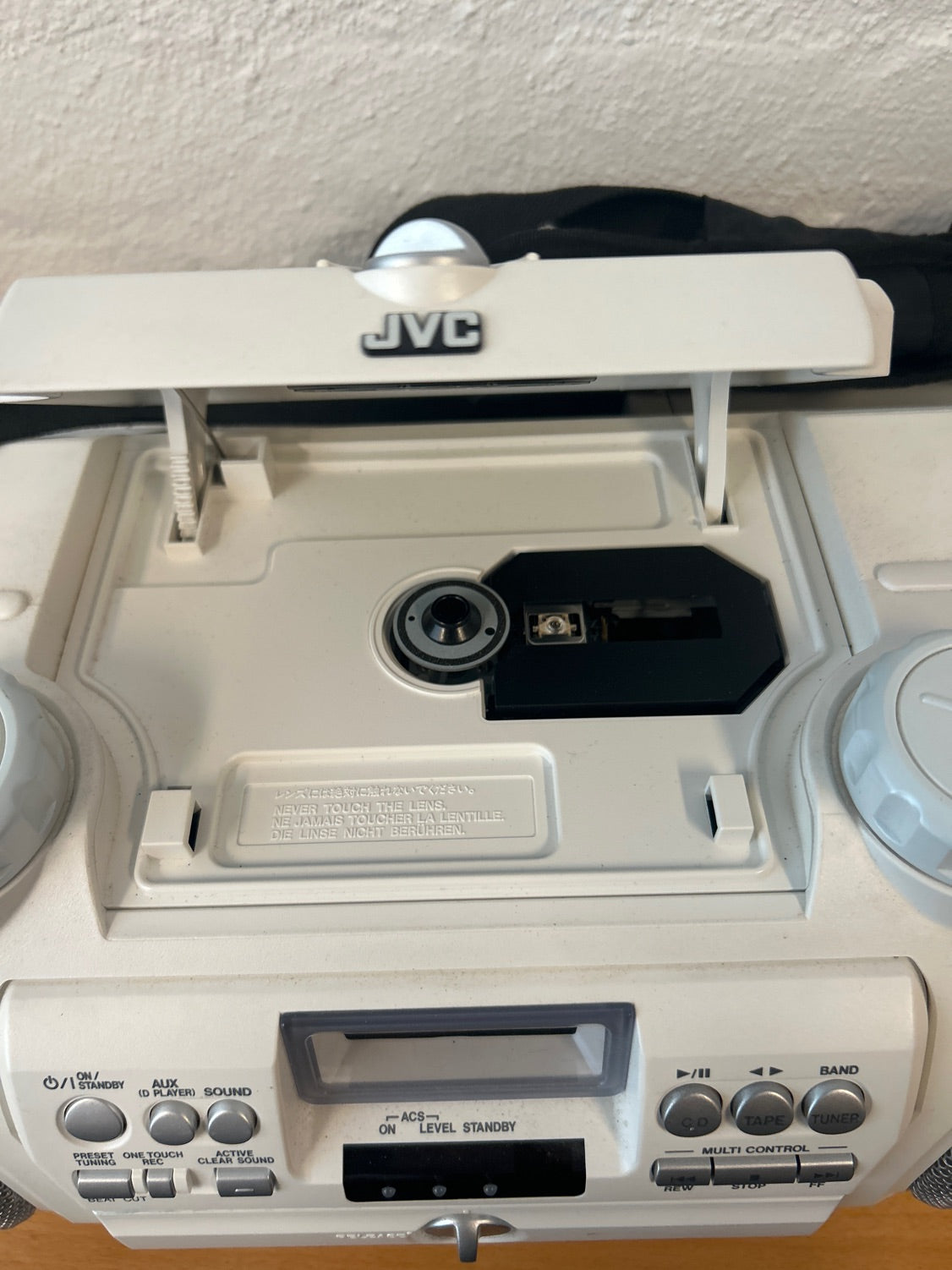 JVC RV-NB10 Boomblaster – CD-afspiller og radio