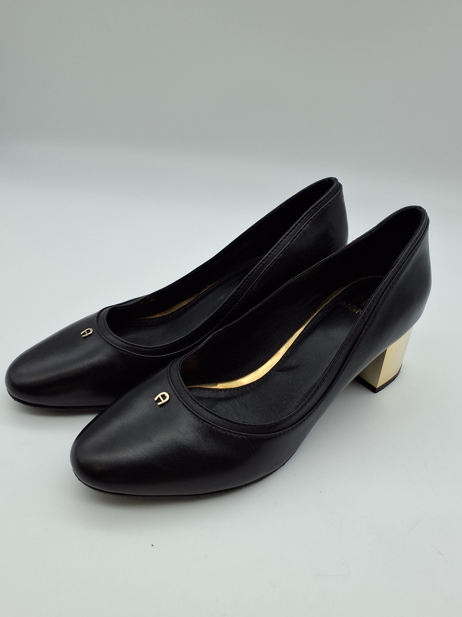 Aigner Courtney Pumps