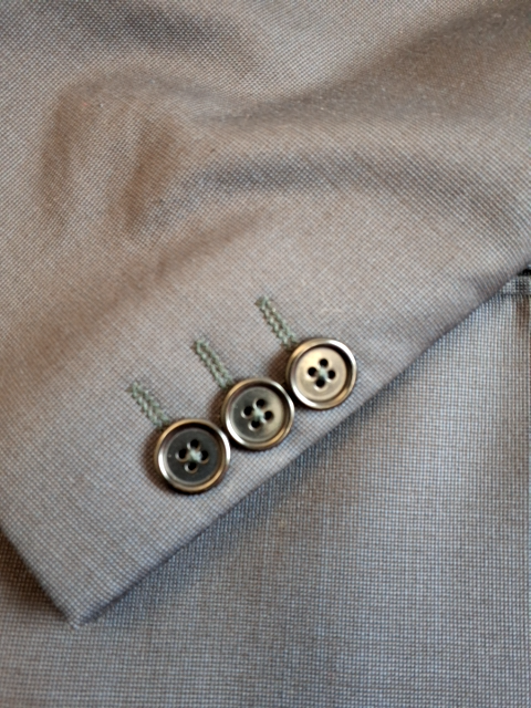 Armarni Habit