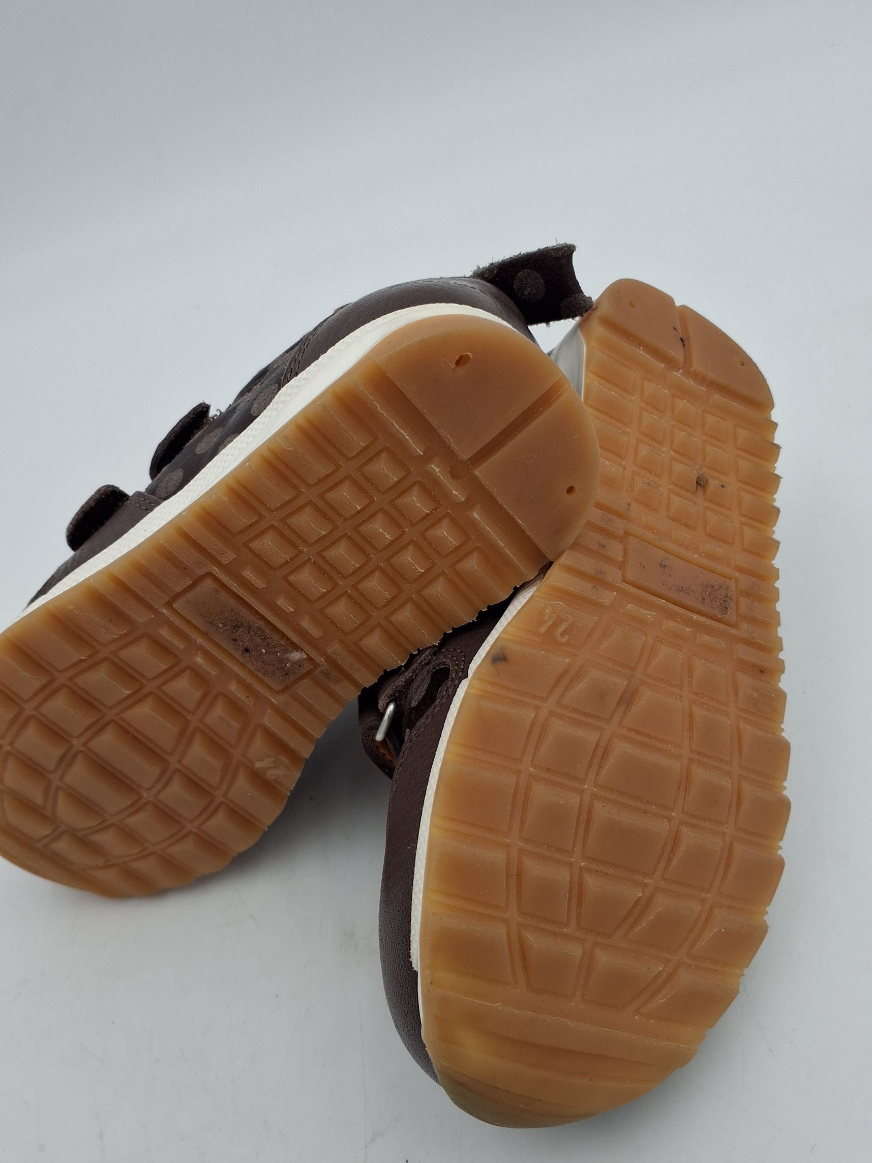 Angulus sneakers str 24