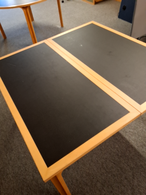 Mødebord/spisebord Magnus Olesen  - 7025
