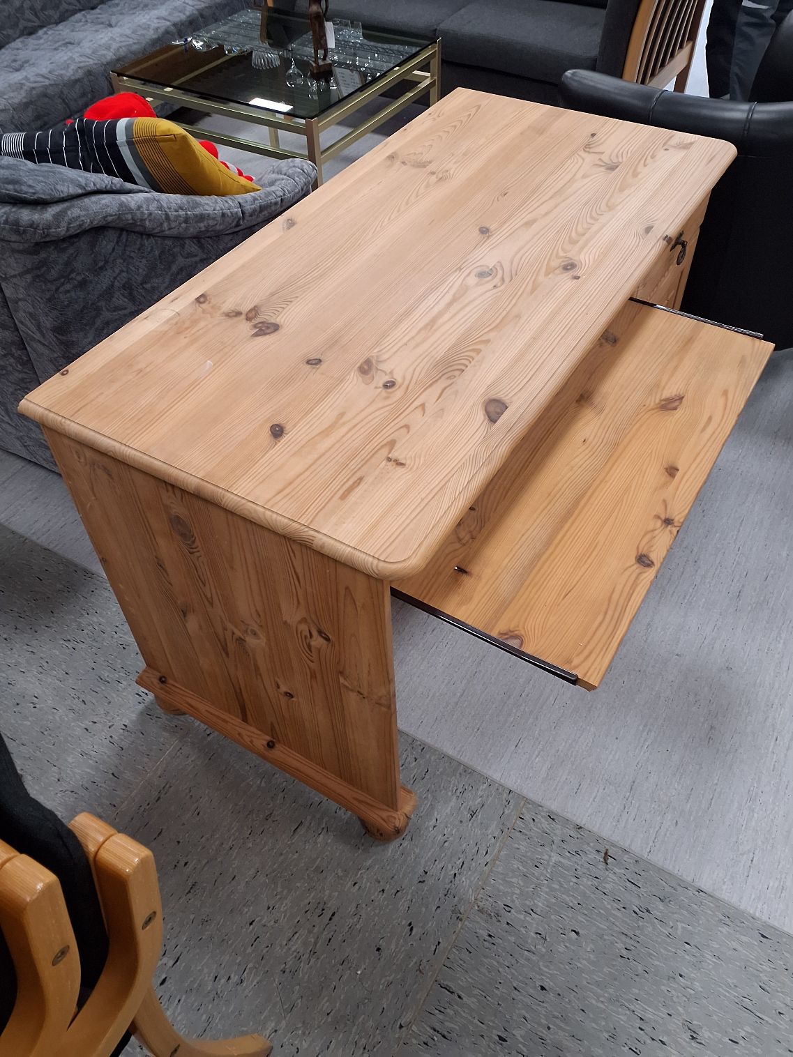 Skrivebord fyrretræ