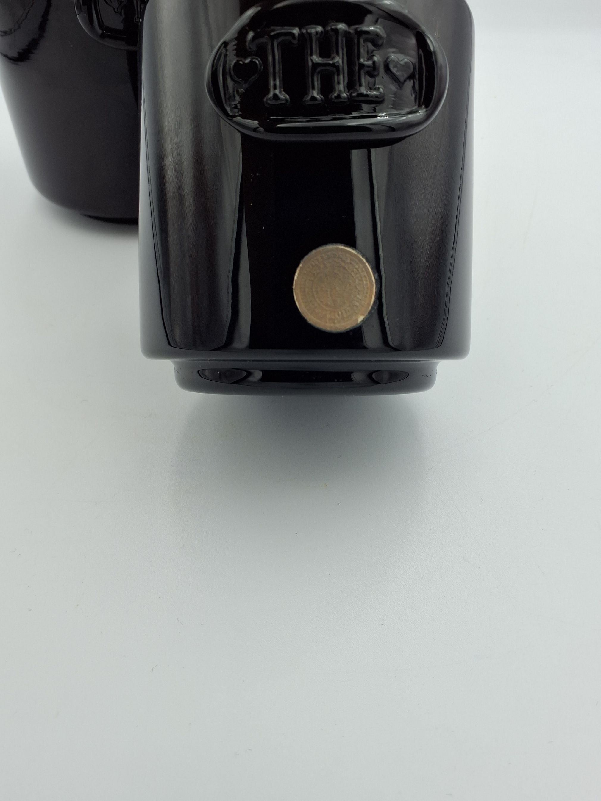 Palet sort kaffe og the krukker af Holmegaard