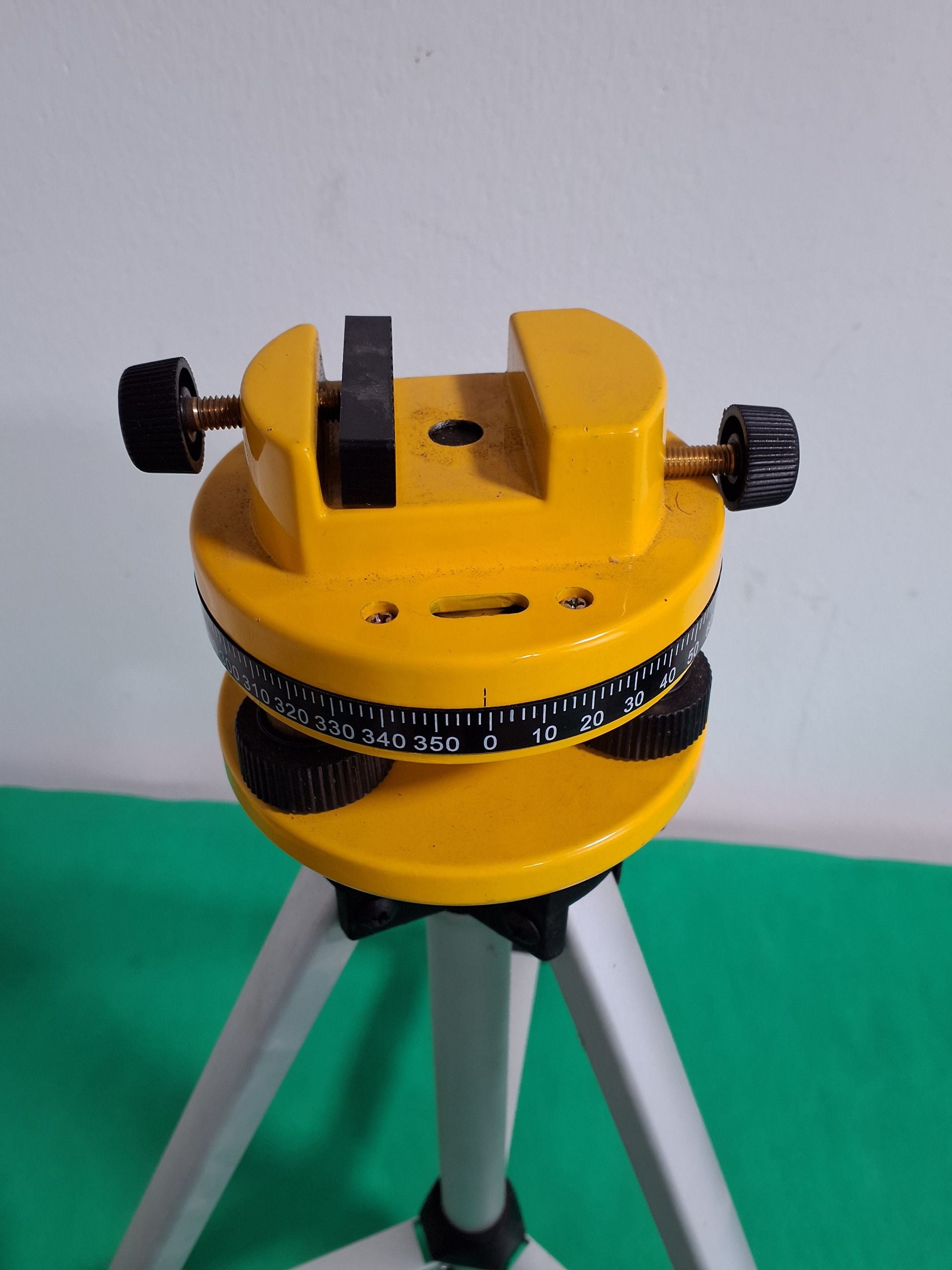 Laser-vaterpas med stativ