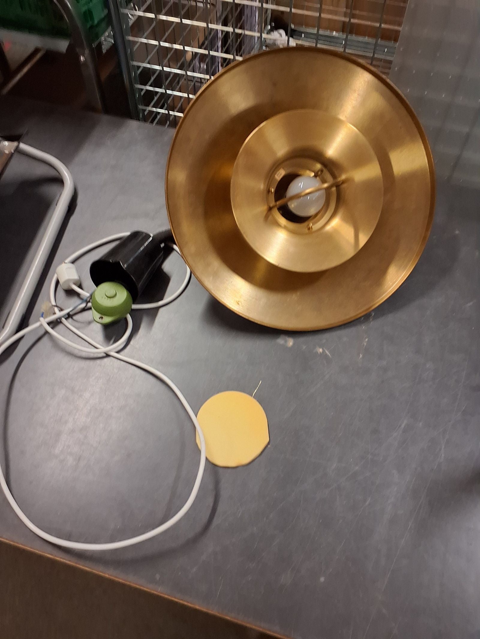 Rund gylden lampe