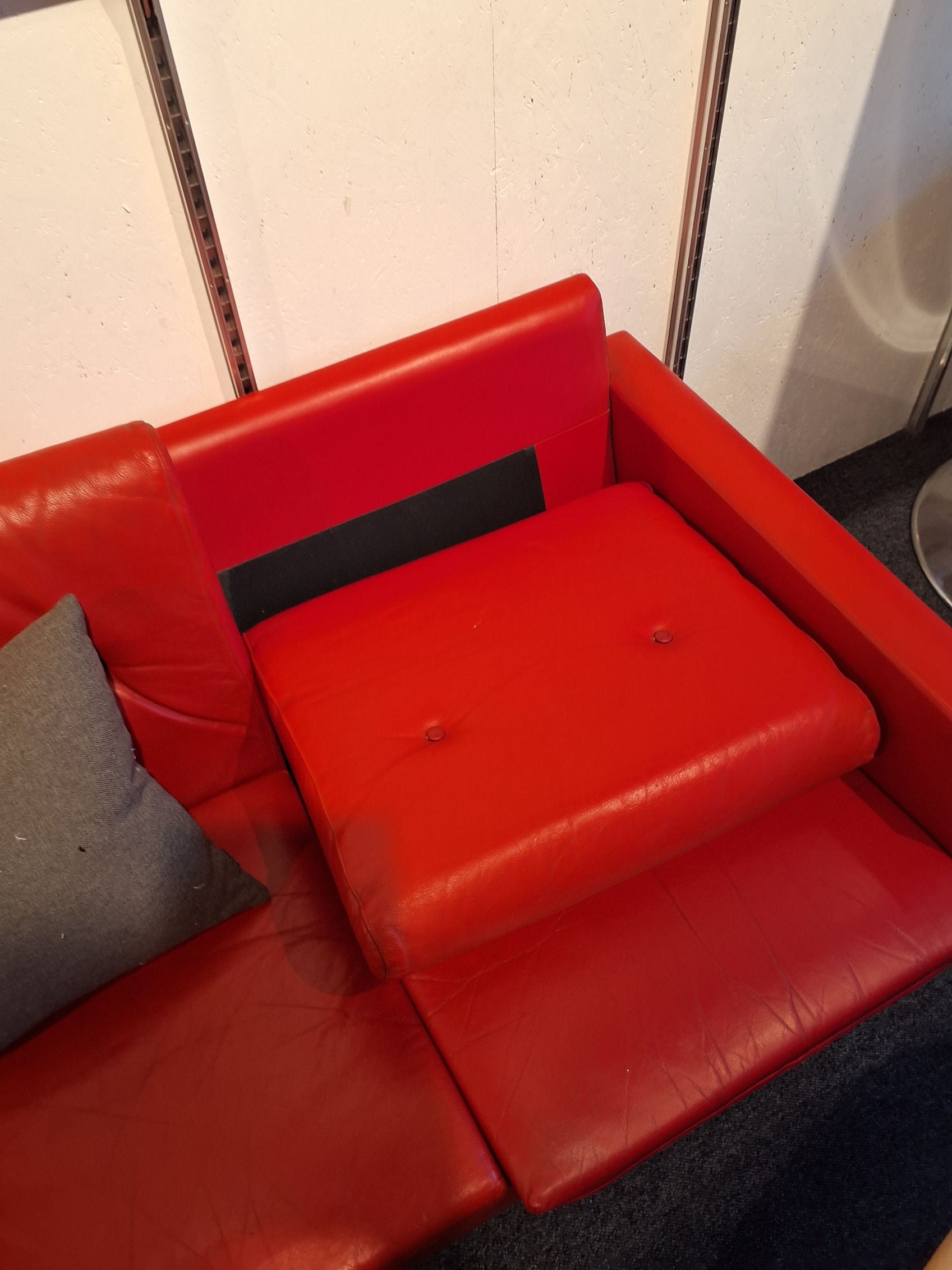 Sofa i rødt læder