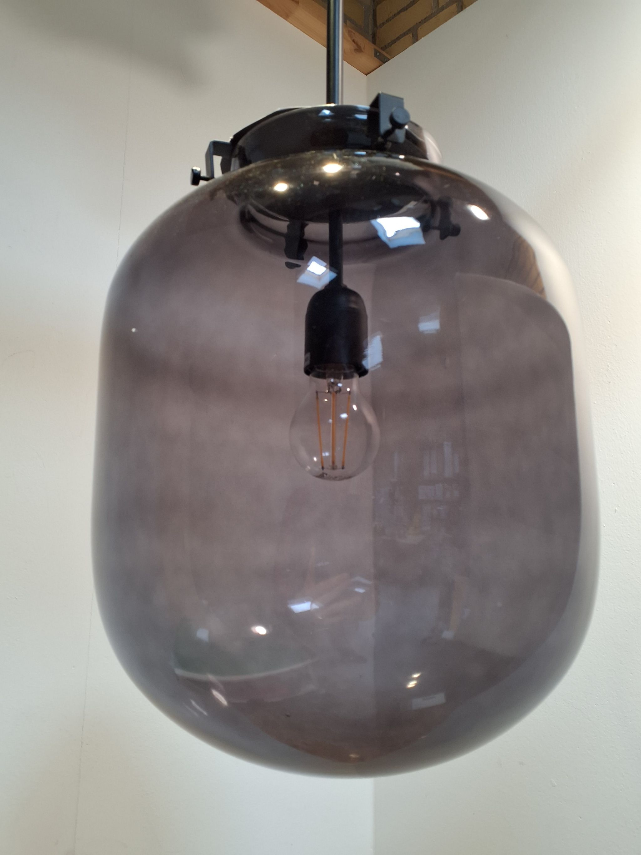 Kuppel pendel sort glas