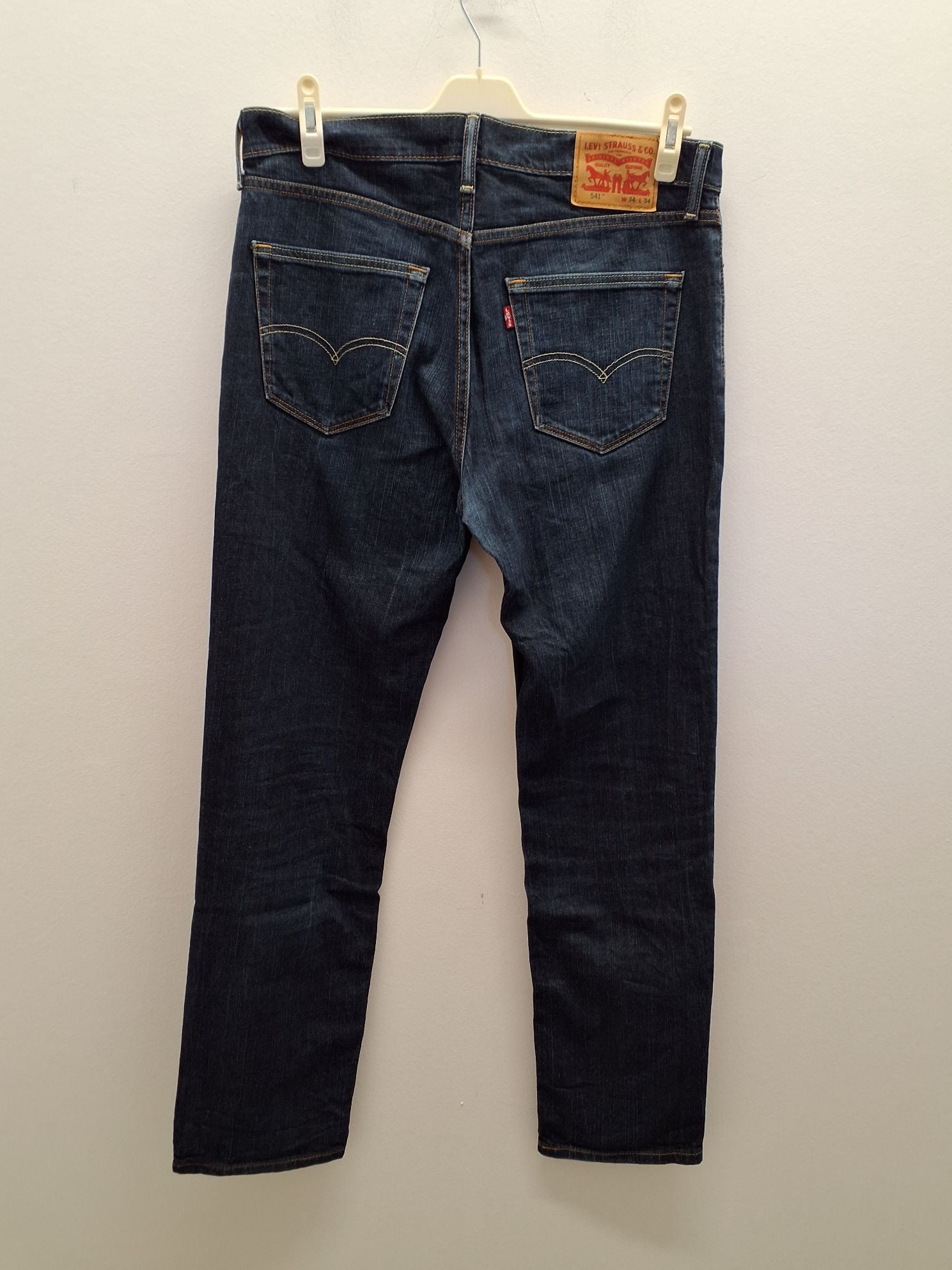 Levis Bukser