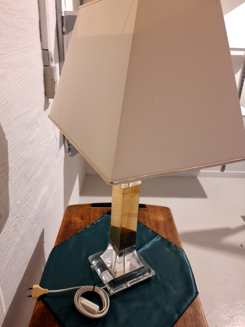 Retro bord lampe i akryl og messing