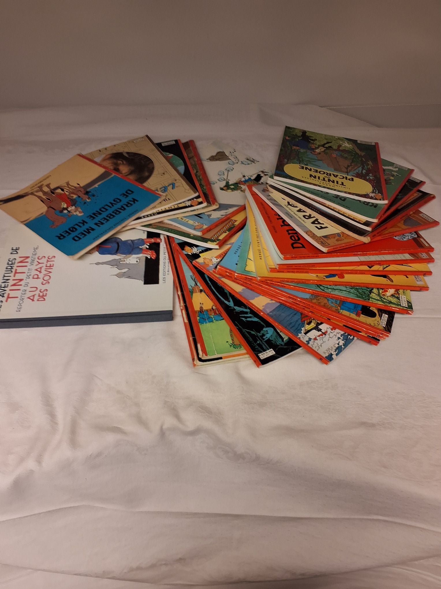 Tintin tegneserie, 2 billeder og 1 bog