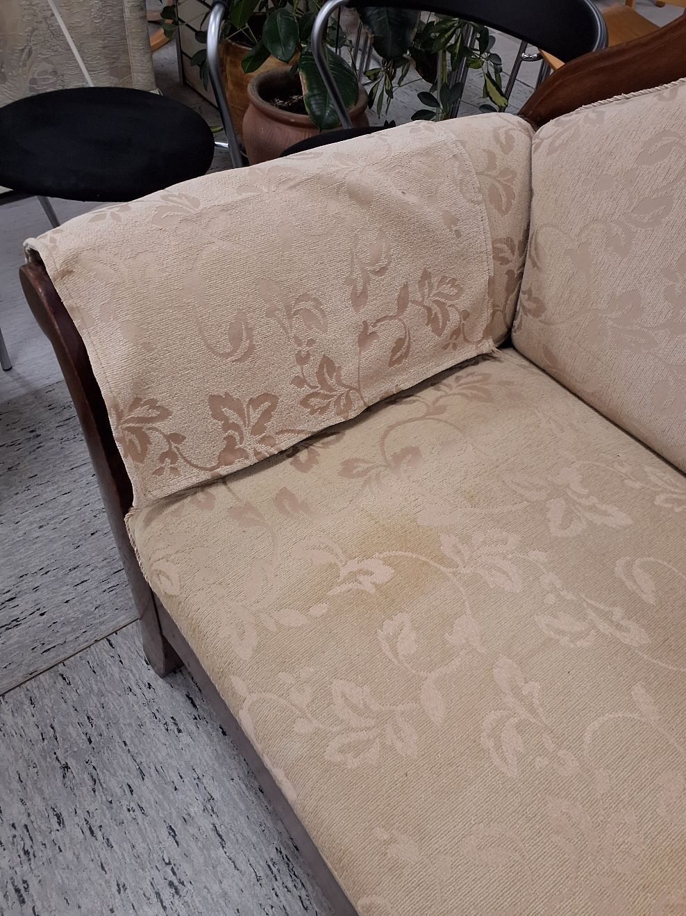 Klassisk sofa med høj ryk