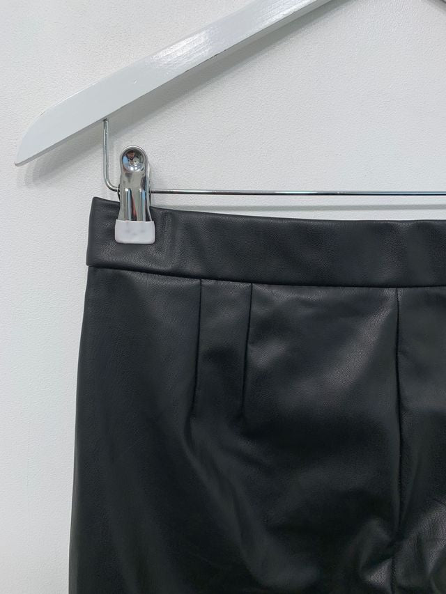 Zara Bukser