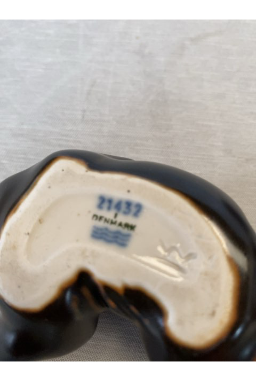 Royal Copenhagen liggende bjørneunge