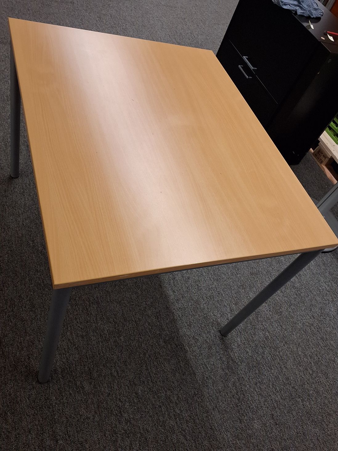 Bord i bøgefinish - 7110