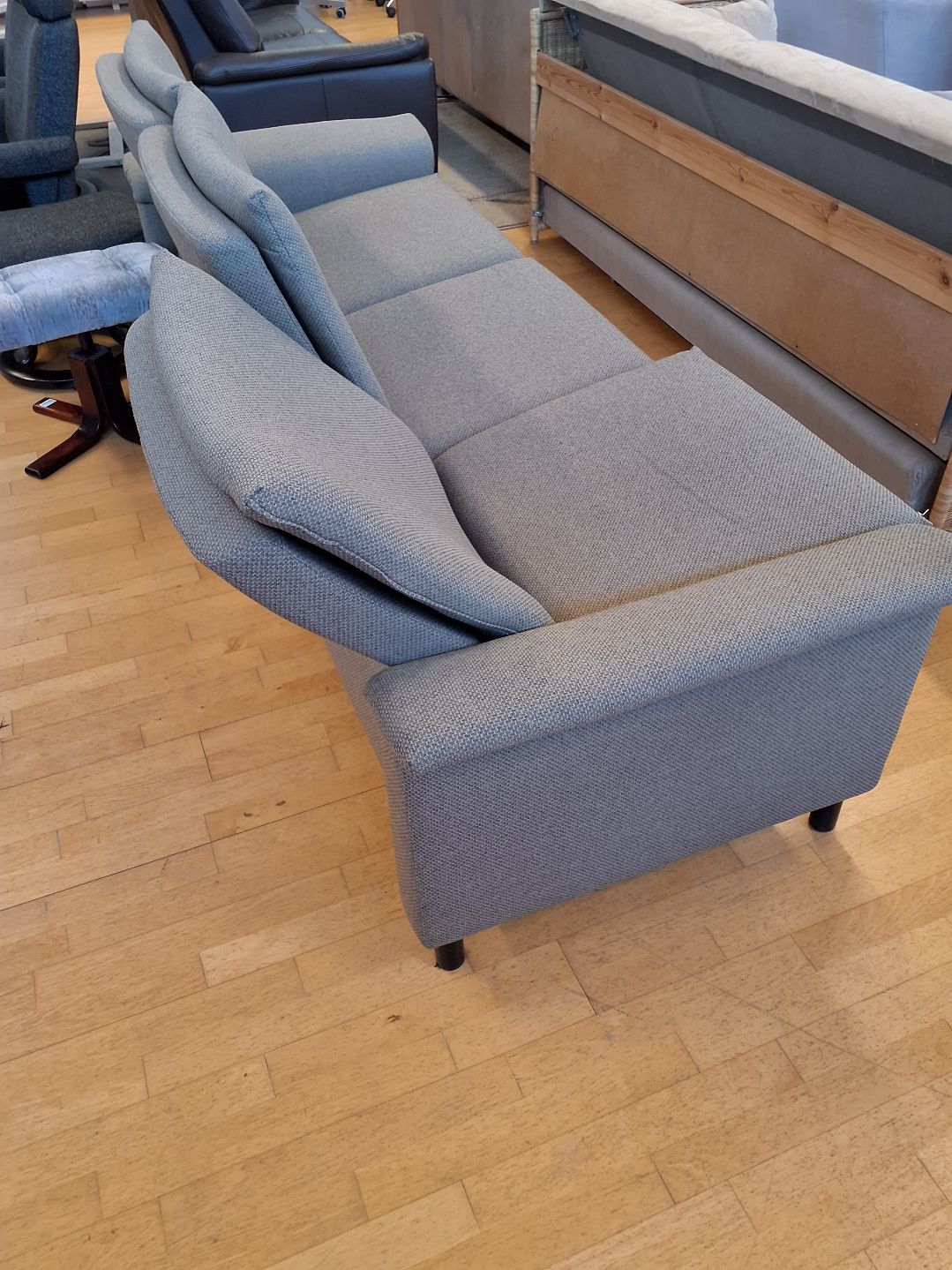 Elegant Stressles Aurora Sofa