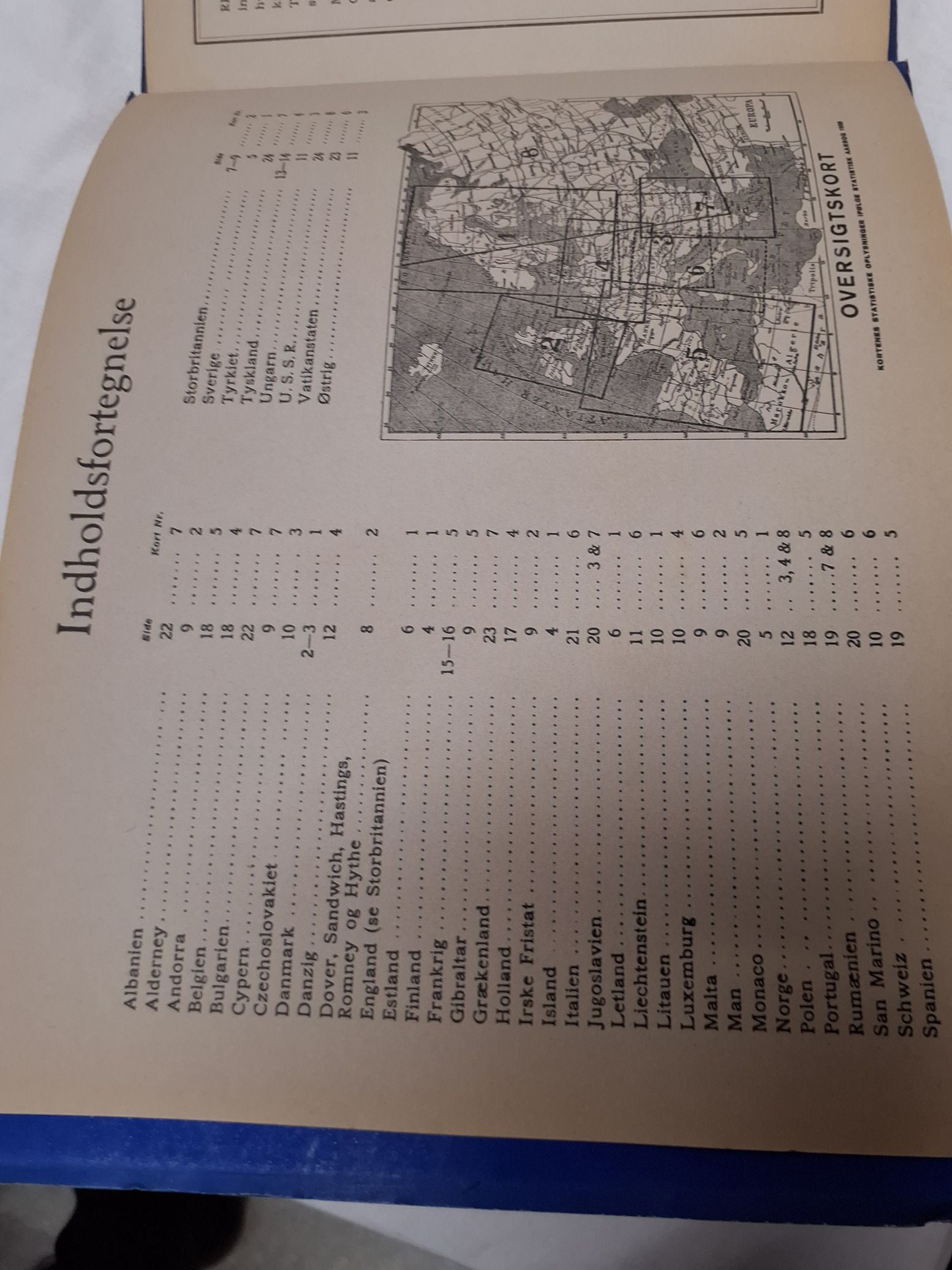 24 sider med flag , Købt i 1938 alle flag er der 1. 180
